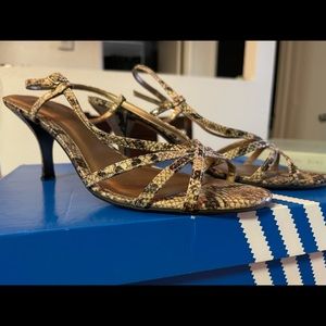 Tacones estilo serpiente//snake style heels